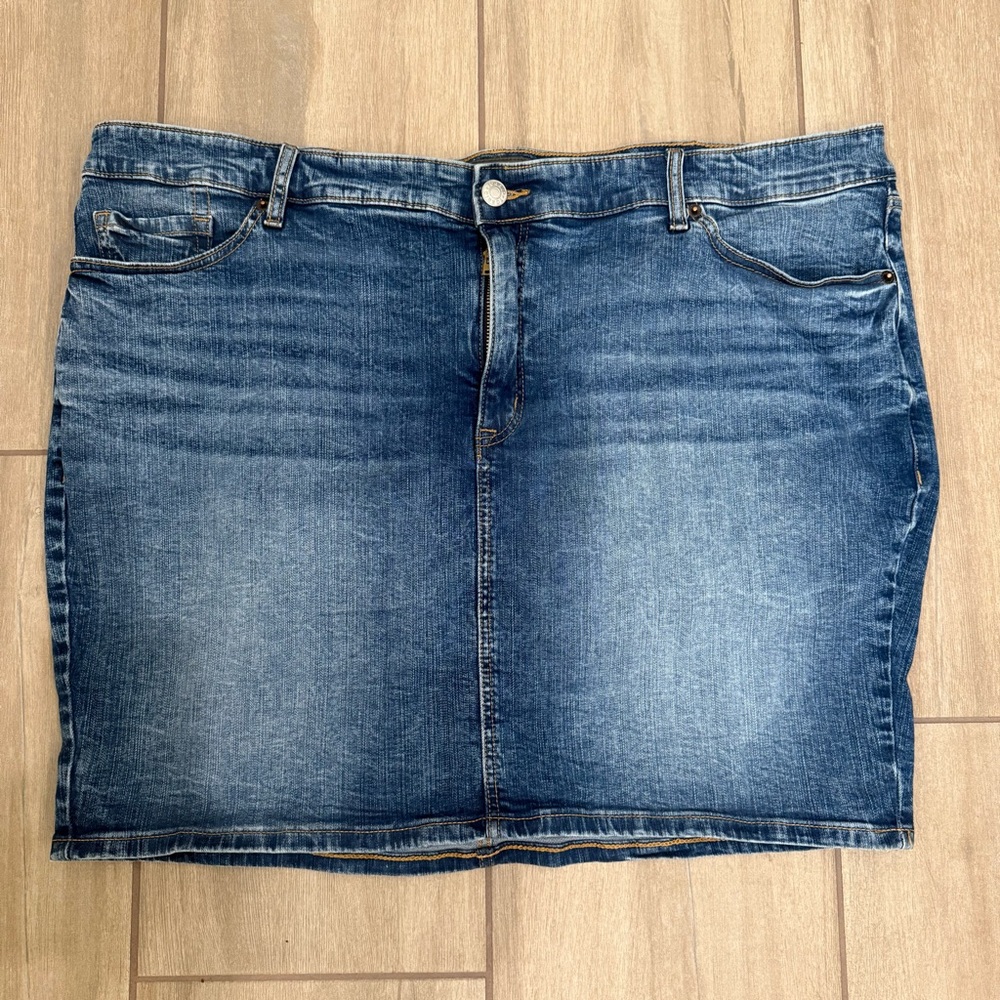 Torrid Size 24 Plus Size Denim Blue Women's Jean Mini Straight Medium Wash Skirt